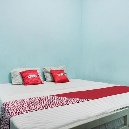 Oyo 91754 Wisma Tiqita Syariah Джакарта Экстерьер фото