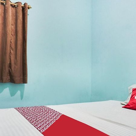 Oyo 91754 Wisma Tiqita Syariah Джакарта Экстерьер фото