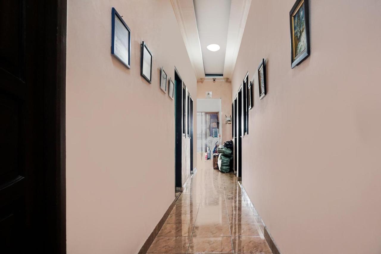 Oyo 91754 Wisma Tiqita Syariah Джакарта Экстерьер фото
