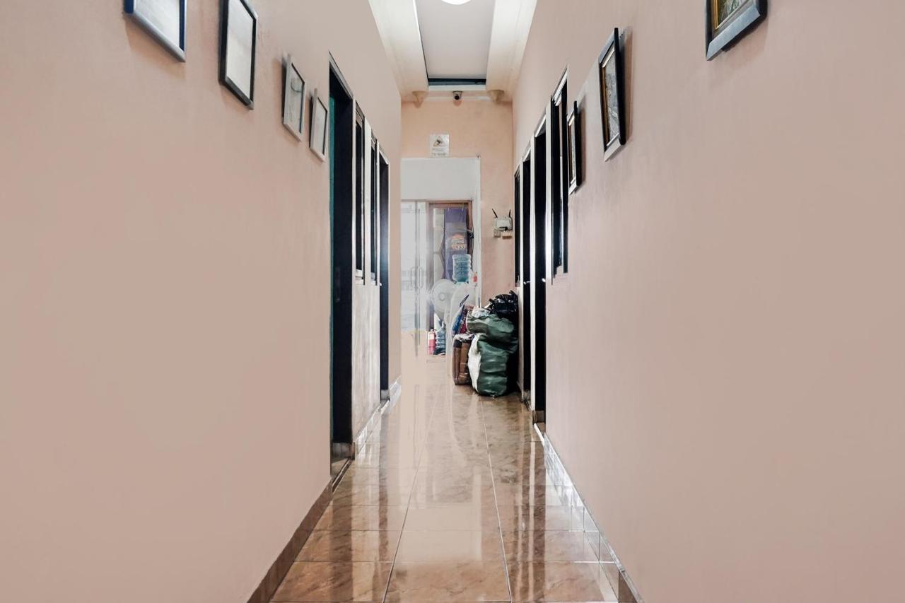 Oyo 91754 Wisma Tiqita Syariah Джакарта Экстерьер фото