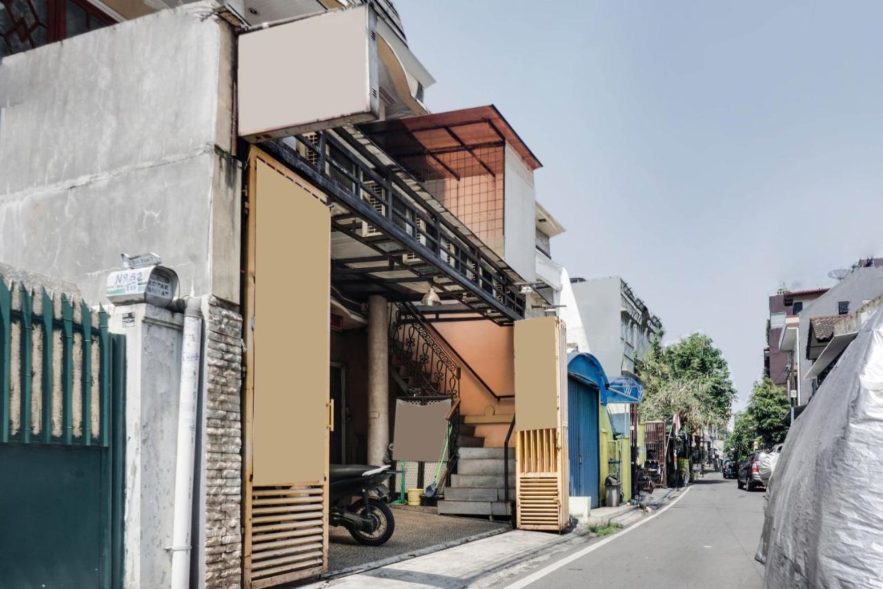 Oyo 91754 Wisma Tiqita Syariah Джакарта Экстерьер фото