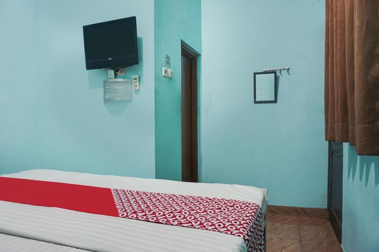 Oyo 91754 Wisma Tiqita Syariah Джакарта Экстерьер фото
